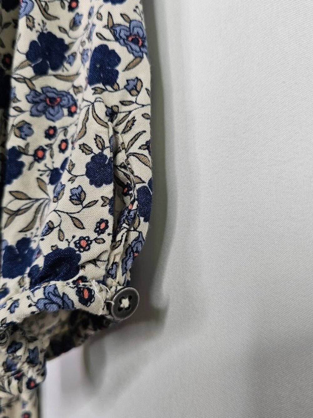 HOLLISTER Dress size S OFF WHITE w BLUE & RED Floral Boho 3/4 Sleeve Summer Cute - Picture 5 of 8